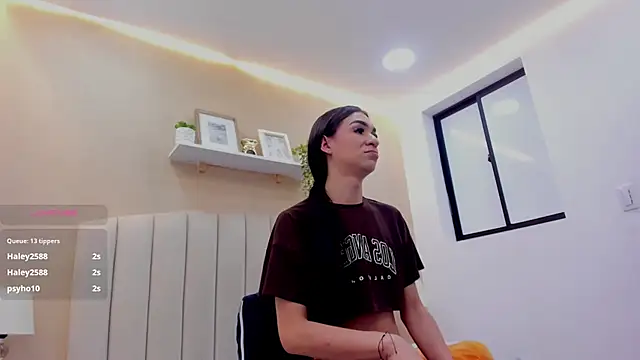 Mia_thompson_19 Adlı Modelin Canlı XXX Sohbeti