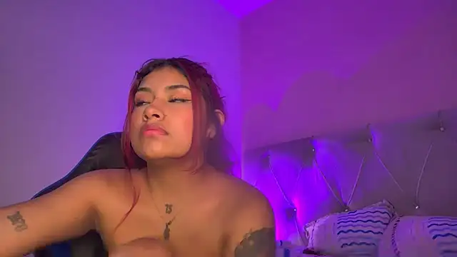 ChantalPetit Adlı Modelin Canlı XXX Sohbeti