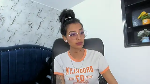 Živý XXX chat KarlaSlutSkinny__