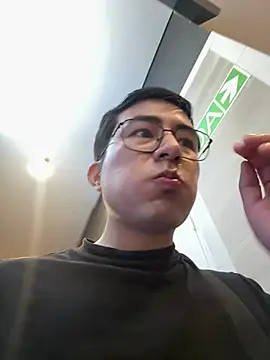 andrewmhilton_'s Webcam Show