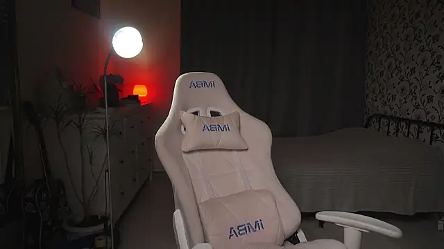 Онлайн чат XXX PixieMeow_