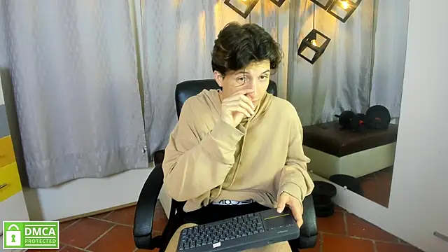 XXX chat uživo modela Marcoviolet