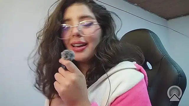Pao_Ly Chat XXX in diretta