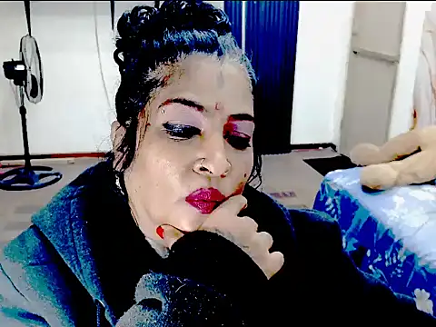 Indiancatz2 Adlı Modelin Canlı XXX Sohbeti