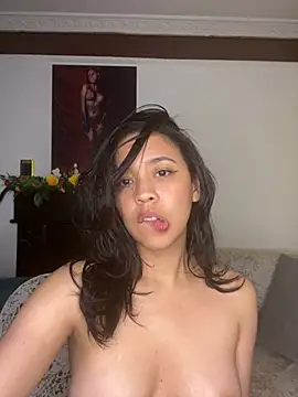 Esmerald_1111's Live XXX Chat