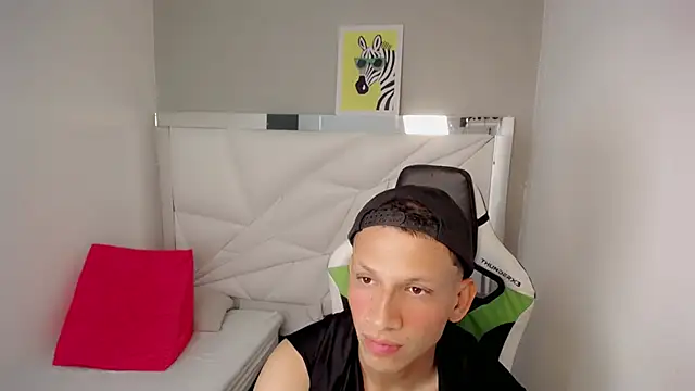 Онлайн чат XXX Luca_twinkk