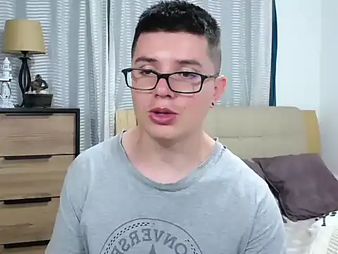 แชท XXX สดของ BlackFoXXX69