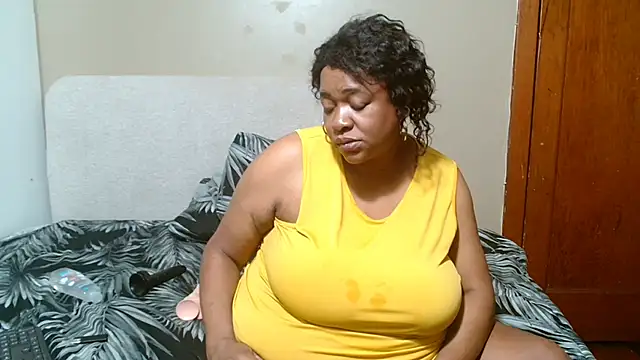 BUSTYQUEEN56_'s Live XXX Chat
