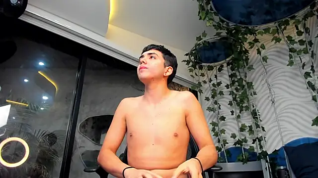 XXX chat uživo modela AxelStong