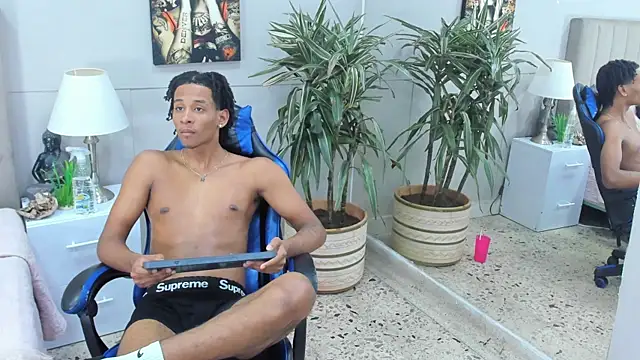 Chat +18 de Ted_Ruskin ao vivo