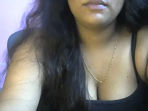 QUEEN-OF-QUEEN's Live XXX Chat