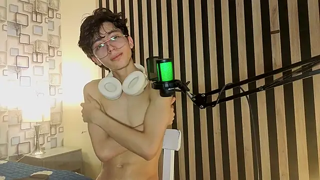Twink_Sebas7 Adlı Modelin Canlı XXX Sohbeti