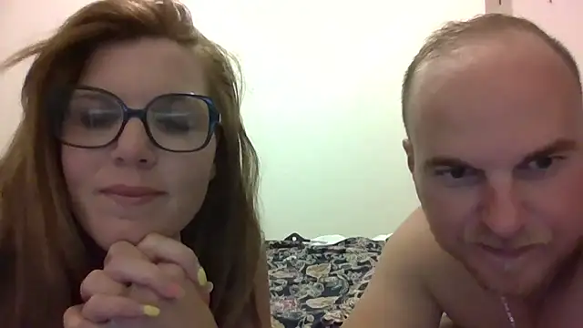 Show modela frenchlcouple na web-kameri