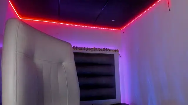 adhalee_js' Live XXX Chat