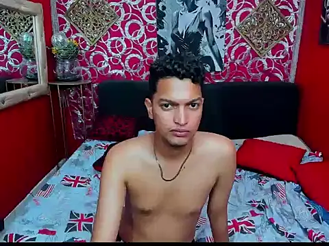 PEINBOYS Adlı Modelin Canlı XXX Sohbeti