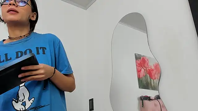 pinky_f00x's Live XXX Chat