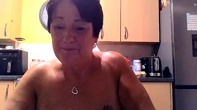 NaughtyNessa53xx's Live XXX Chat