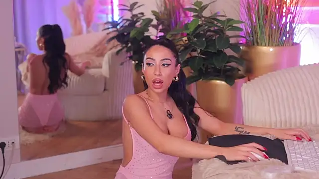 Anais_Bloom Adlı Modelin Canlı XXX Sohbeti