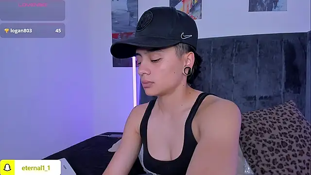 _Eternal_ Adlı Modelin Canlı XXX Sohbeti
