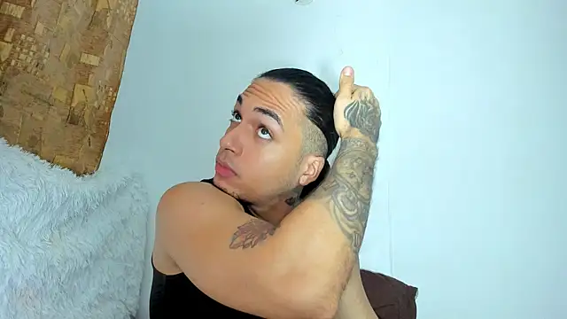 magic_mike_26 Adlı Modelin Canlı XXX Sohbeti