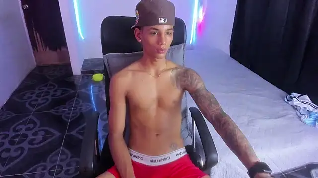 XXX chat uživo modela leo_bigconk1246