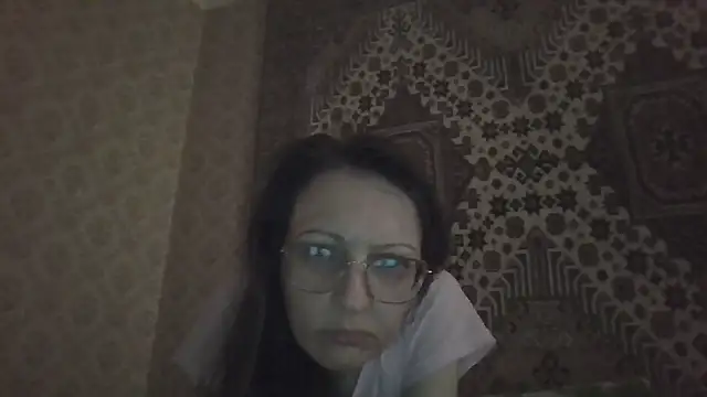 Chatroom XXX en direct de FayInessaKiss