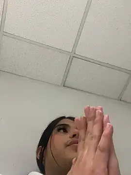 Allisonts69's Live XXX Chat