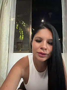 Elara_Luxe's Live XXX Chat