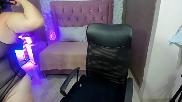 ashleylove_prg élő XXX-chatje