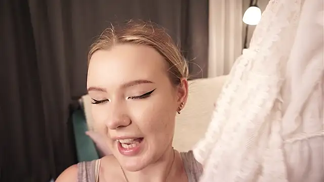 MeridithFitzherbert's Live XXX Chat