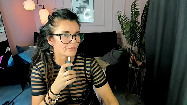 RikaCoutts' Webcam Show