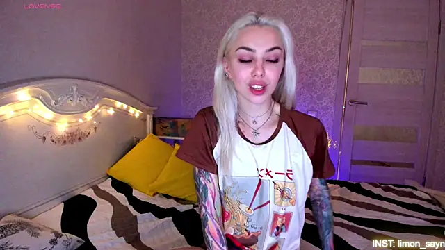 Czat XXX na żywo – LillyMoure_