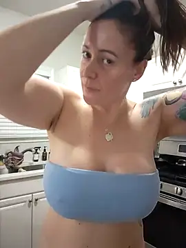 HollyTattoo's Live Chat Room