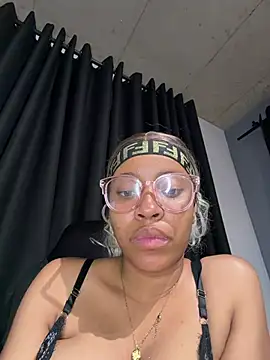 Chat XXX Live michellycherryxx24