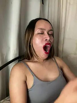 RomanticPearlTS' Live XXX Chat