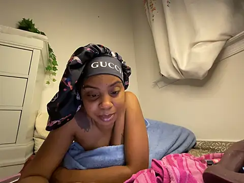 TheRealOshunQueen's Webcam Show