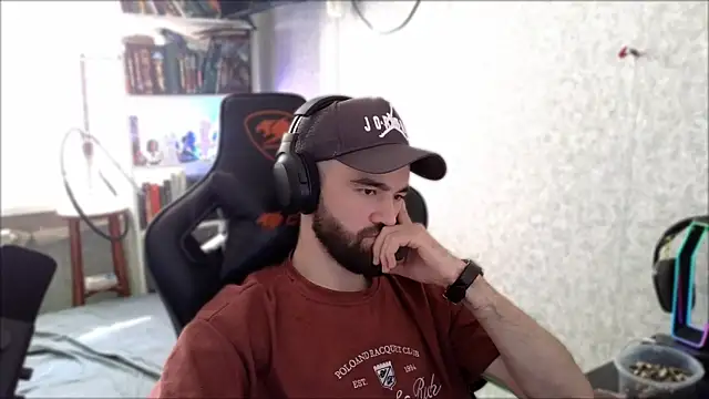 XXX chat uživo modela _Serious_Man