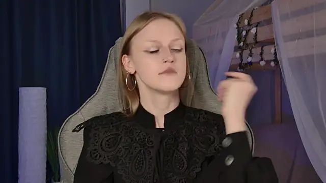KiraMontoya: онлайн-секс-чат