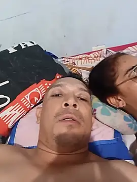 Show de HotwifeLatinCuckoldCouple na webcam
