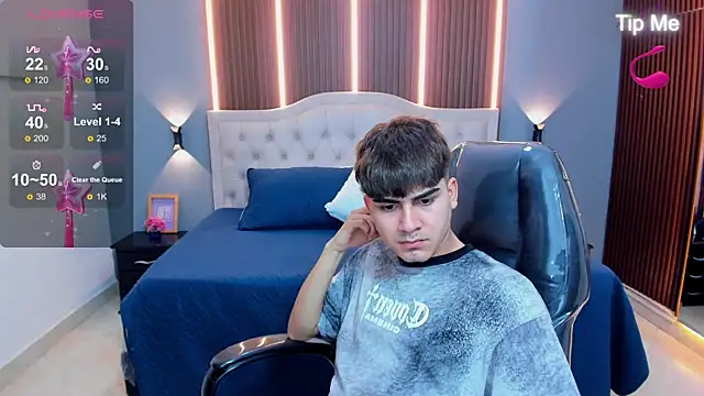 Chat XXX en directo de Tommy18__