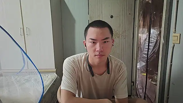 dyjdddttj XXX чат на живо