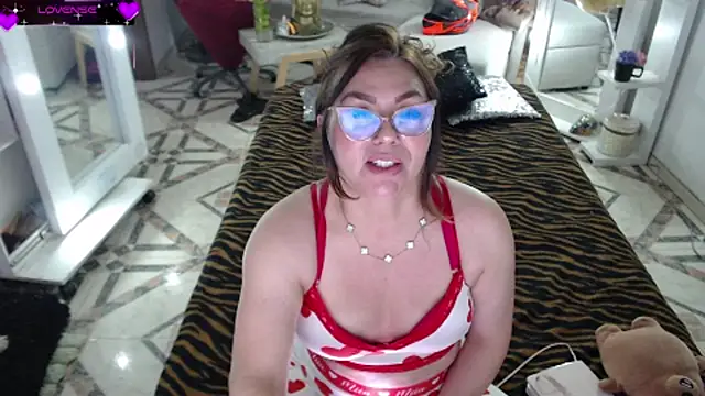 Myrnasexxx's Live XXX Chat