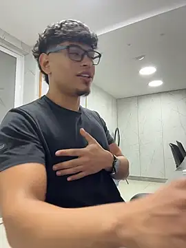 alekzamoのライブXXXチャット