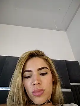 Chat +18 de Ambar_Sorachi ao vivo