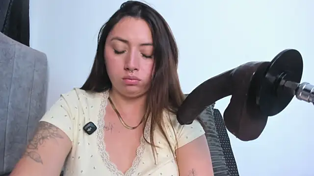 Mariana_Castro9 XXX чат на живо