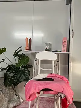Nana-19's Live XXX Chat