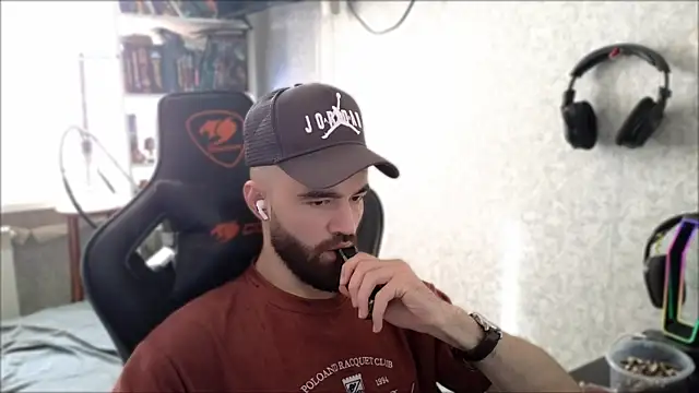 Chatroom XXX en direct de _Serious_Man