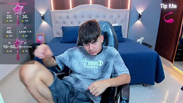 Tommy18__ Chat XXX in diretta
