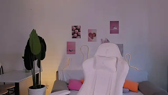Czat XXX na żywo – LittlePeach007