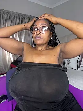 Bustygoddess32のライブXXXチャット